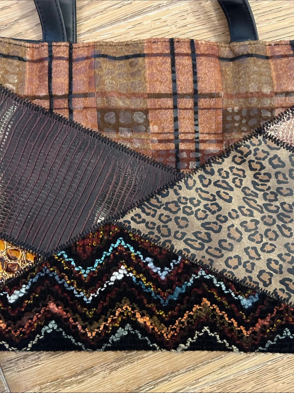 NWOT small sachtel patterned bag